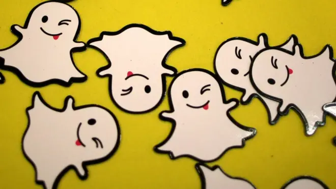 коллаж из логотипов Снапчата