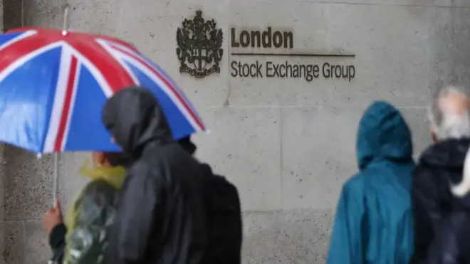 Российские компании "пробуют воду" и пытаются вернуться на международные рынки капитала