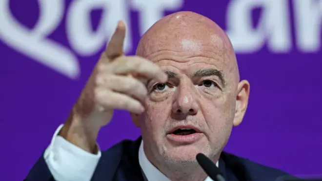 قال إنفانتينو إن الفيفا سينظر في نظام البطولة بعد "نجاح" نظام المجموعات المكونة من أربعة فرق في مونديال 2022 في قطر