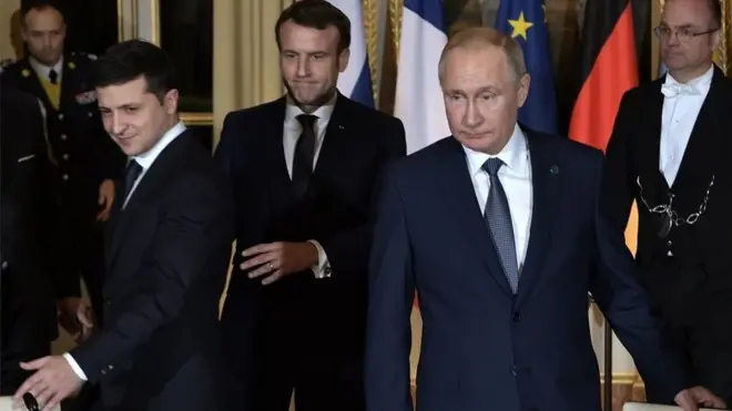 بوتين وماكرون وزيلينسكي