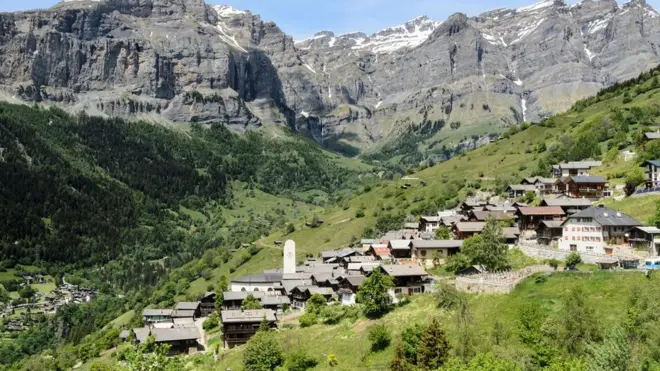 Albinen está rodeada por los Alpes suizos y quiere tener nuevos habitantes en su paisaje.