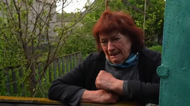 „Moj muž je sahranjen u Izjumu, neću da odem i da ga izdam”: Ukrajinka odbija evakuaciju, uprkos granatama