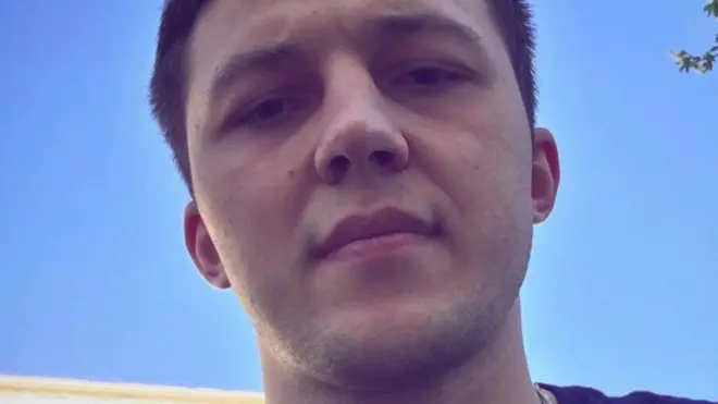 Uz pomoć njegovog imena i prezimena, pronašle su fotografiju Ivana Rjabova, kog su prepoznale sa saslušanja