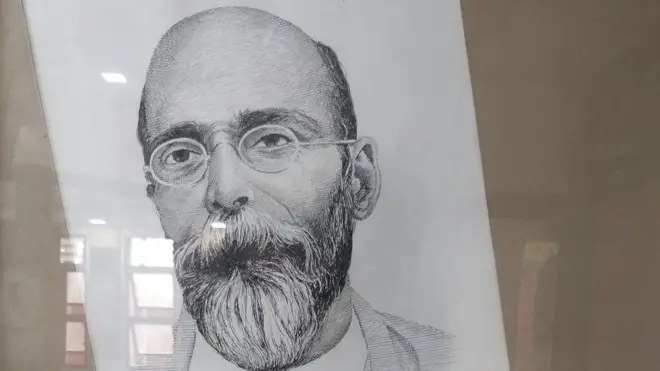 मालगुंड येथील केशवसुत स्मारकामध्ये लावलेले ना. वा. टिळक यांचे चित्र