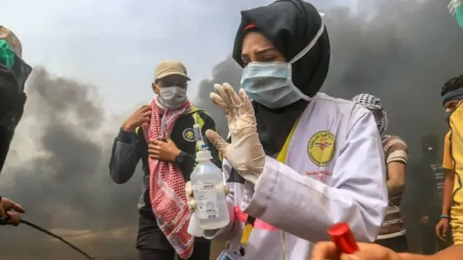 كانت رزان ترتدى زي الإسعاف خلال إطلاق النار عليها، حسب تقول السلكات الصحية في غزة