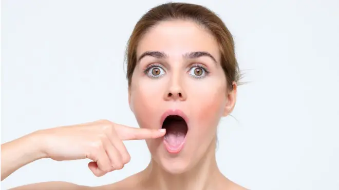 तोंडाला घाण वास येतोय? आधी 'हे' 4 गैरसमज दूर करा