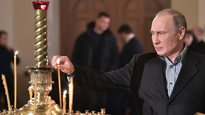 Путин отметил Рождество в храме в Петербурге