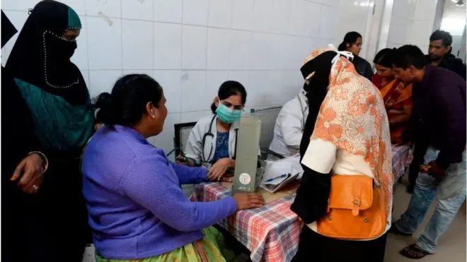 హైదారాబాద్ లోని ఫీవర్ ఆసుపత్రిలో జ్వరపీడితులు (ఫైల్ ఫొటో)