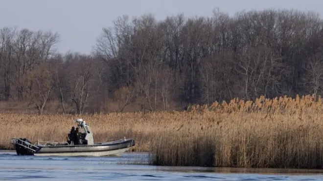 پلیس می‌گوید یکی از اجساد که در میان نی‌زارهای پیدا شده یک کودک خردسال ۳ ساله است