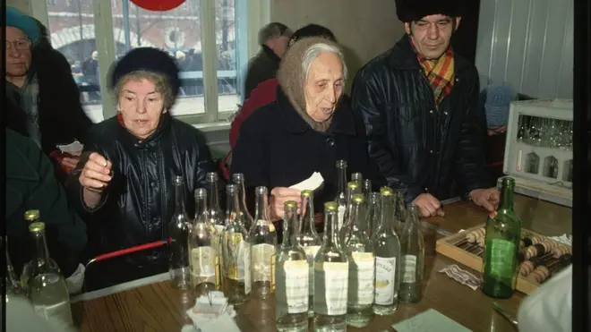 صف خرید ودکا در مسکو