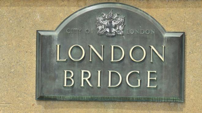 Placa identificando al puente
