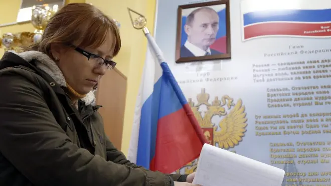 Большинство населения России подчиняется административному нажиму на выборах, считает политолог Сергей Щербак