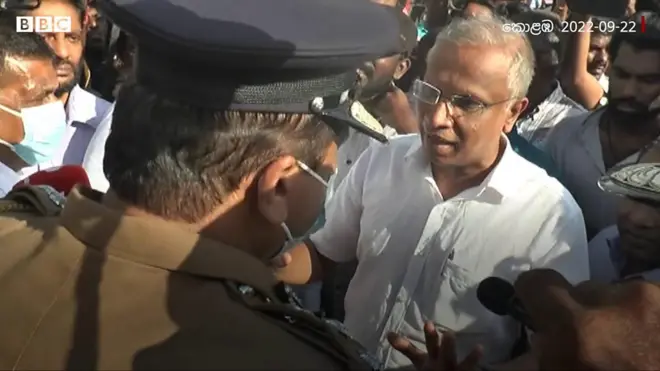 ''බලය නැති කාලෙට ප්‍රජාතන්ත්‍රවාදය ගැන කතා කරන රනිල්ගේ දැන් හැසිරීම විහිළු සහගතයි.''