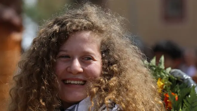 Ahed Tamimi mengatakan ingin mengambil jurusan hukum di perguruan tinggi dan menjadi pengacara.