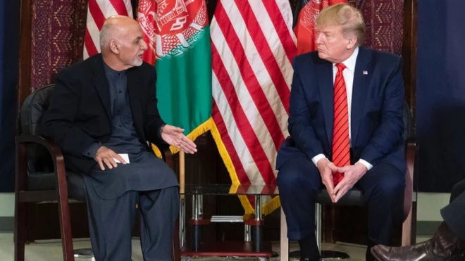 ولسمشر ټرمپ په بګرام کې له افغان ولسمشر محمد اشرف غني سره کتلي دي