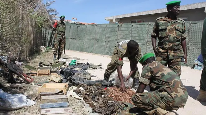 Foreign forces from Europe, and like here for di Africa Union don dey join hand to help Somalia fight local militia, including di dangerous al-Shabab group.