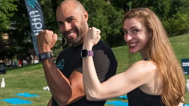 Продукция компании Fitbit занимает лидирующие позиции, однако и ее продажи снизились