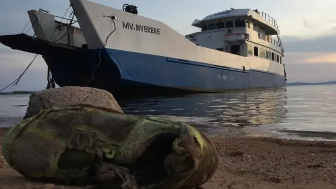 Kivuko cha MV Nyerere baada ya kunyanyuliwa majini kufuatia ajali iliosababisha vifo vya zaidi ya watu 200