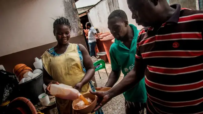 Pesin wey dey sell local drink