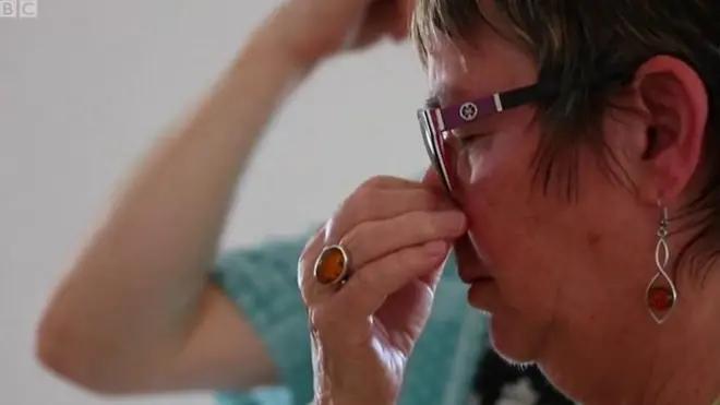 Китовий хор виступає у рамках виставки художниці.