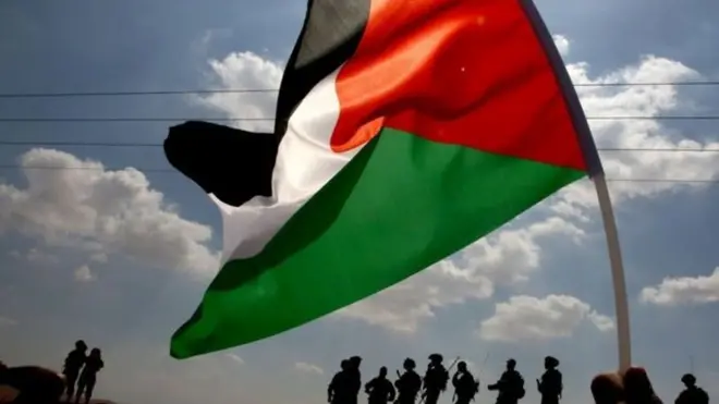 Hamas memerintah Gaza dan Fatah mengontrol Tepi Barat.