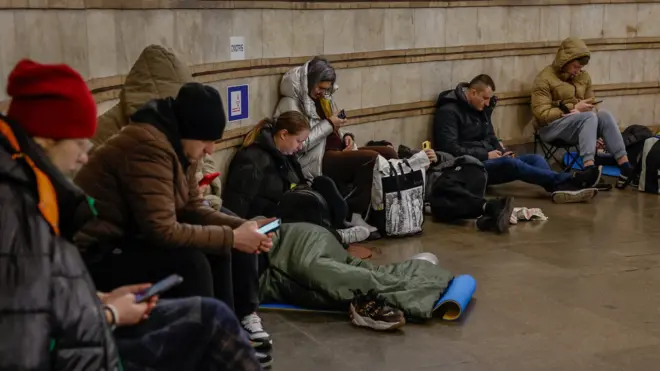 Люди в метро