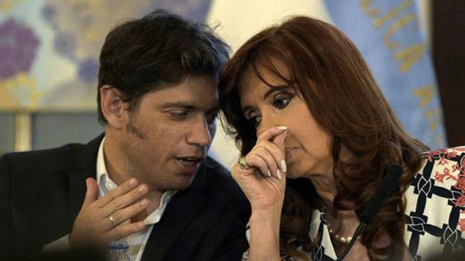 Tanto la expresidenta Fernández de Kirchner como su ministro de Economía, Axel Kicillof,y 13 funcionarios más del kirchnerismo irán a juicio.