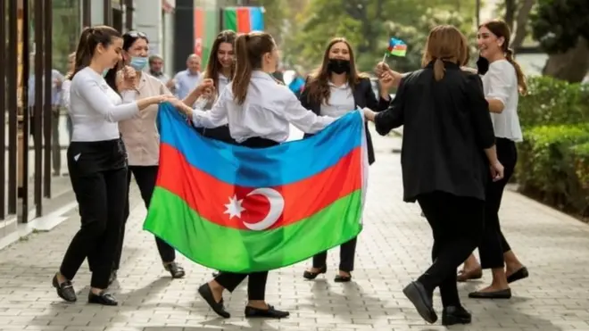 Perayaan di Baku menyambut kesepakatan.