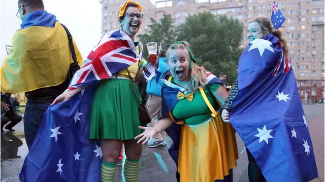 Настрій "Євробачення". Біля сцени конкурсу на Лівобережці фани відривался на повну