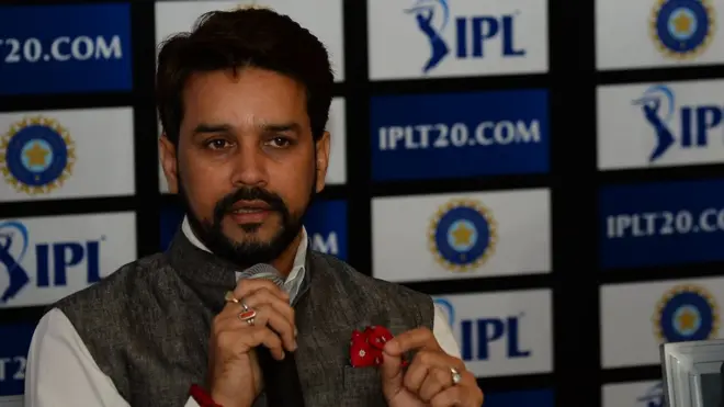 انوراگ ٹھاکر کولکتہ میں نیوزی لینڈ کے ساتھ دوسرے ٹیسٹ کے بعد اخبار نویسوں سے بات کر رہے تھے