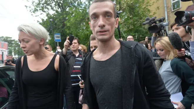 В июне суд оштрафовал Павленского на 500 тыс. рублей за поджог двери здания ФСБ на Лубянке
