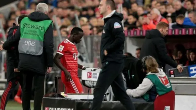 خرج ماني مصابا بعد مرور 20 دقيقة من مباراة بايرن ميونيخ أمام فيردر بريمن