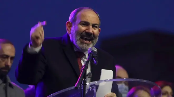 Пашинян и извинялся, и атаковал оппонентов