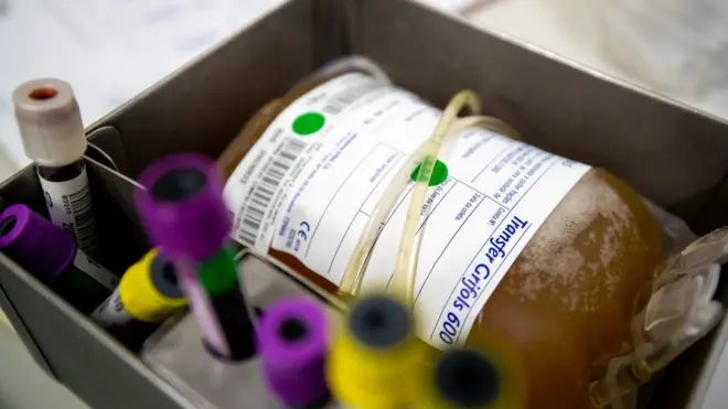 وافقت دول عدة على استخدام بلازما المتعافين كعلاج تجريبي لكوفيد19