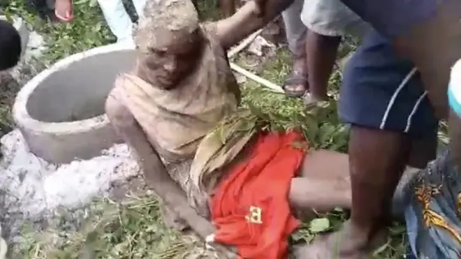 Woman dem rescue alive from soakaway pit afta kidnappers dump her dia for three days