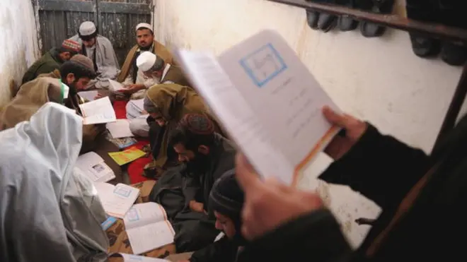 د مرکزي یا څرخي پله زندان رئیس اختر محمدنورزي بي بي سي ته وویل چې د دغه کړنلارې پر بنسټ به سواد لرونکي زندانیان وکولی شي د مطالعې سربېره علمي اثار او کلتوري توکي رامنځته کړي.