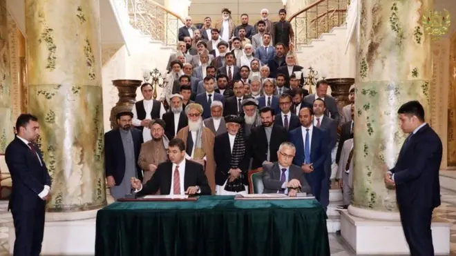 د ارګ دلکشا ماڼۍ کې د اوبو او برېښنا سرپرست وزیر او د هندي شرکت د استازي ترمنځ تړون لاسلیک شو.