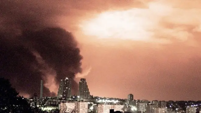 Nebo nad Beogradom - april 1999.