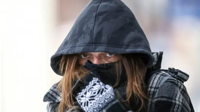 Женщина в теплой куртке