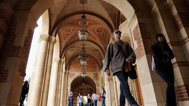 Belanja pendidikan kalangan elite di AS naik dibandingkan uang yang dikeluarkan oleh kelas menengah.