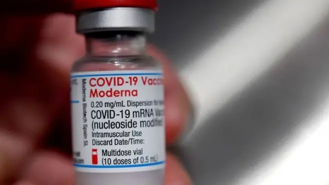 ขวดวัคซีนโมเดอร์นา