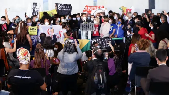 'Superimpeachment' aglutina argumentos de pedidos anteriores e entidades diversas