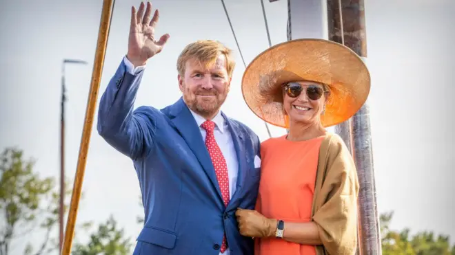 از راست ملکه ماکسیما و پادشاه هلند ویلم الکساندر