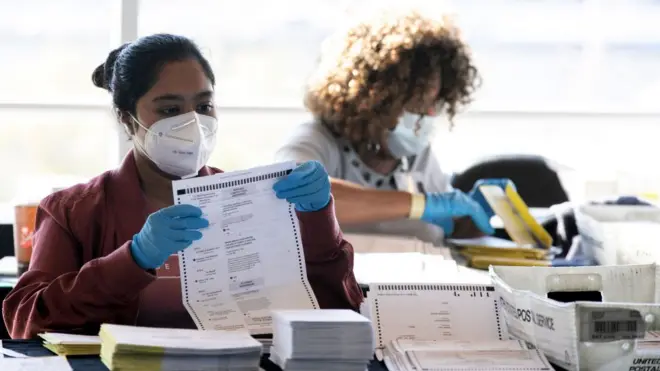 Sigue el recuento de votos en varios estados que deben definir al ganador.