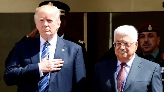 फलस्तीनी राष्ट्रपति महमूद अब्बास के साथ ट्रंप