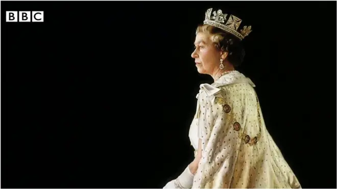 د بریتانیا ملکه الیزابیت دویم، د پنجشنبې پر ورځ ماسپښین مهال چې د سپتمبر له اتمې سره سمون خوري په سکاټلنډ کې مړه شوه.