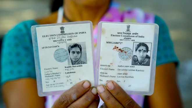 రెండు ఓటర్ కార్డులు