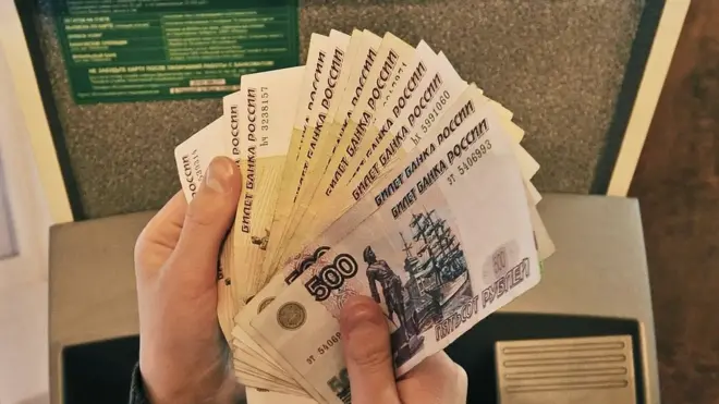 Россияне продолжают беднеть, несмотря на рост зарплат