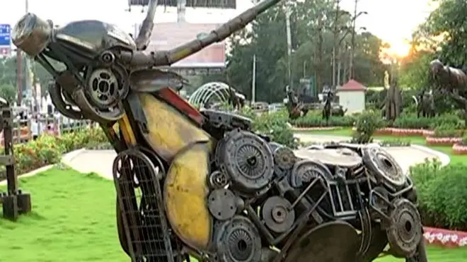 విజయవాడలో చెత్తతో చెక్కిన శిల్పాలతో పార్కు