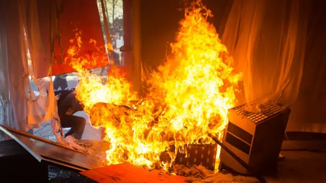 Temer'in istifasını isteyen protestocular Tarım Bakanlığı binasını da ateşe verdi.